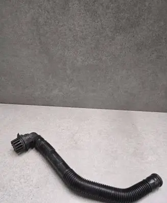 Volkswagen PASSAT CC Breather hose/pipe 1K0129637D