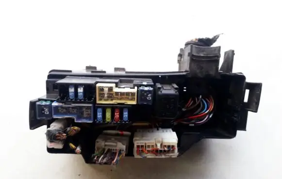 Nissan Navara D40 Fuse box set 72545226 7254-5226