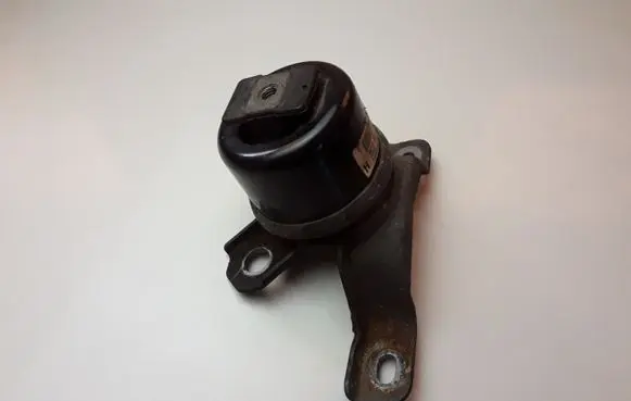 Volvo S60 Engine mount bracket 30671245