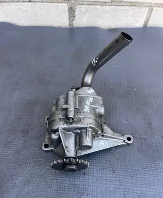Mercedes-Benz Vito Viano W639 Oil pump 6111810201 A6121810047