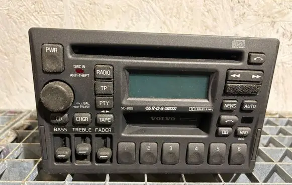 Volvo V70 Radio/CD/DVD/GPS head unit 35337751