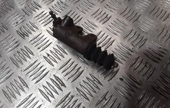 Toyota Corolla Verso AR10 Clutch slave cylinder 