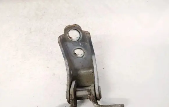 Honda CR-V Rear door lower hinge