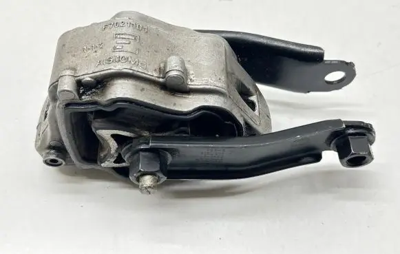 Volvo V70 Engine mount bracket 9487475 31330138