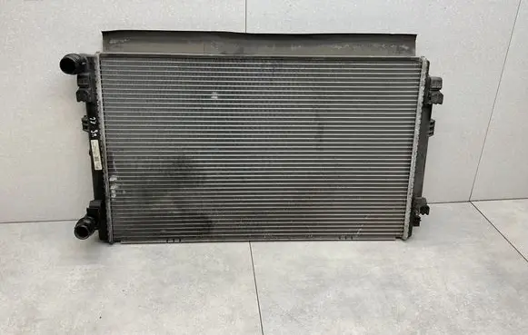 Volkswagen PASSAT B8 Coolant radiator 5Q0121251GC