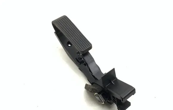 Accelerator throttle pedal
