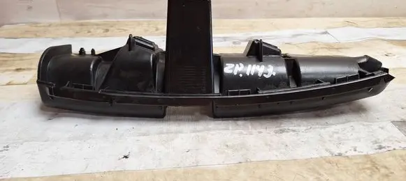 Rear bumper mounting bracket