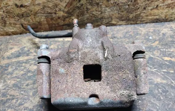 Chrysler 200 Front brake caliper 5739