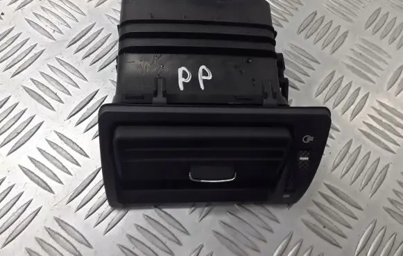 Ford Mondeo Mk III Dashboard side air vent grill/cover trim