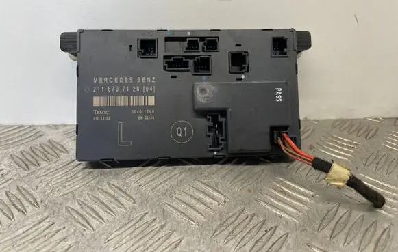 Mercedes-Benz E W211 Door control unit/module 2118707126