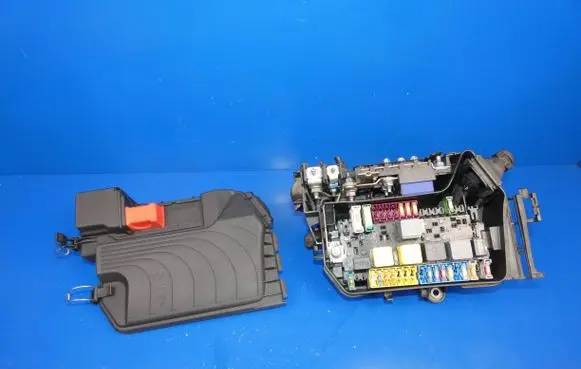 Mercedes-Benz A W176 Fuse box set A2465400024
