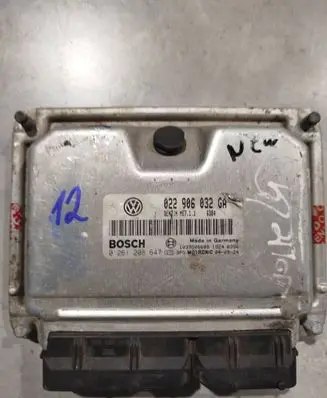 Volkswagen Touareg I Engine control unit/module 022906032GA 0261208647 1039S06608