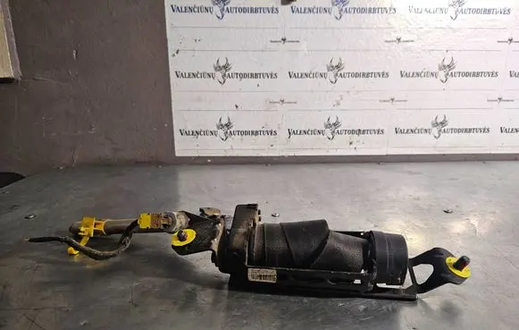 Volvo V70 Front seatbelt 6075637L0A NAL0512070197