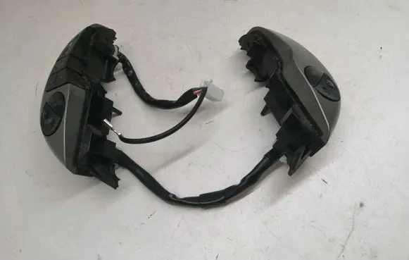 Toyota Prius (XW20) Steering wheel buttons/switches F70CV164 1521A