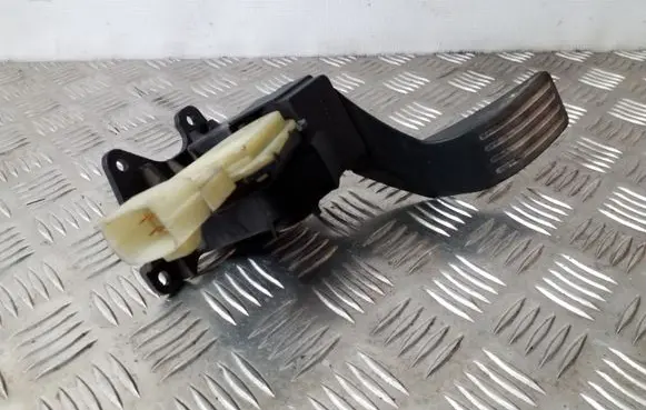 Ford Focus Accelerator throttle pedal 2M519F836AE