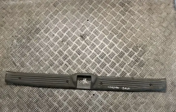 Hyundai Terracan Rear sill (body part) 