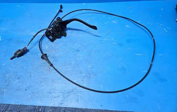 Opel Mokka X Engine bonnet/hood lock/latch loop/hook 
