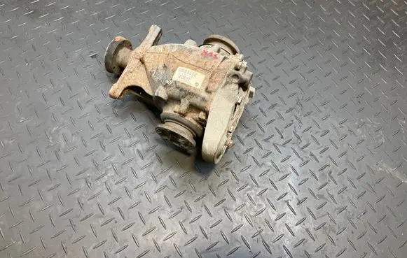 BMW 5 E60 E61 Rear differential 7560882 EA081U3A6 8907110503190006