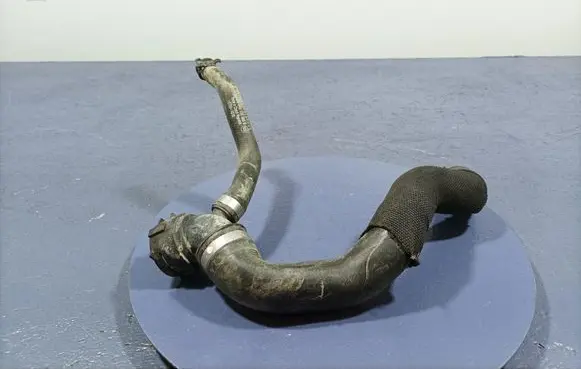 Engine coolant pipe/hose