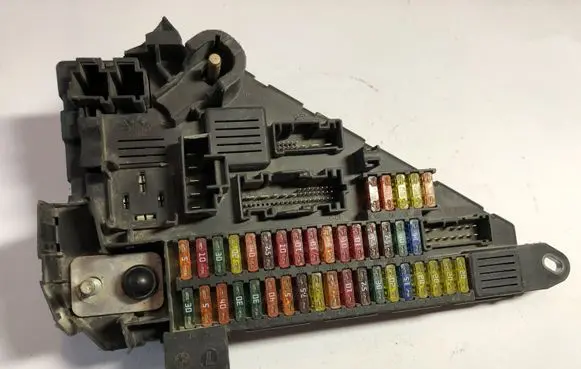 BMW 5 E60 E61 Fuse module 9138830 518956057