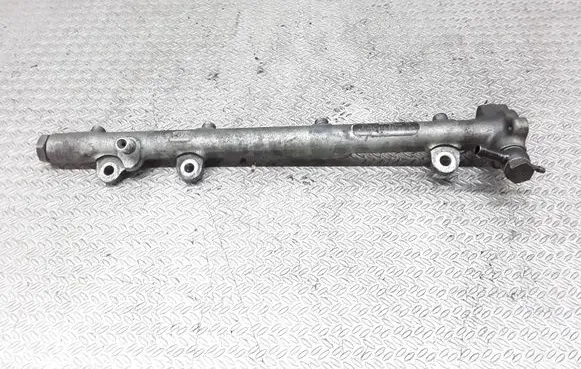 Mercedes-Benz C W203 Fuel main line pipe A6110700095 0445214004