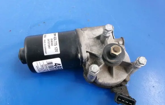 Volvo S60 Front wiper linkage and motor 8648343