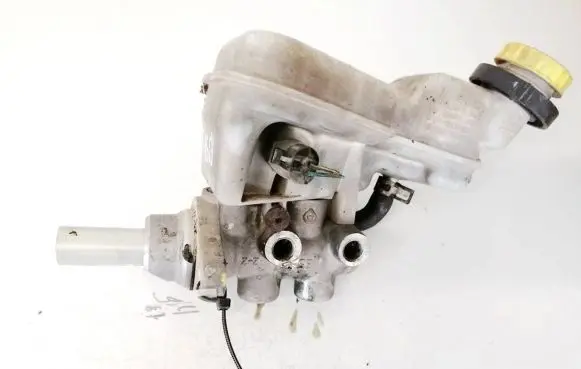 Master brake cylinder