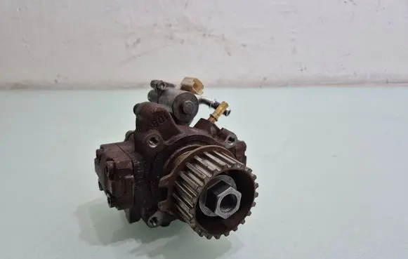 Volvo V40 Fuel injection high pressure pump 9676289780