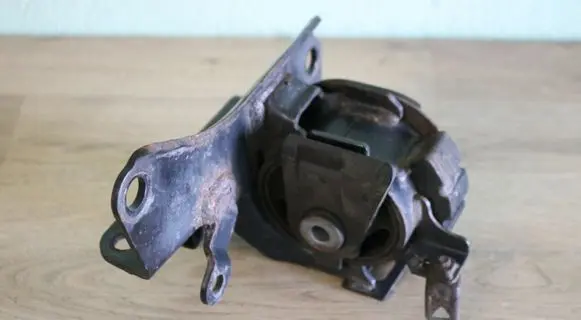 Toyota Corolla Verso AR10 Engine mount bracket