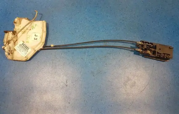Suzuki Swift I Front door lock
