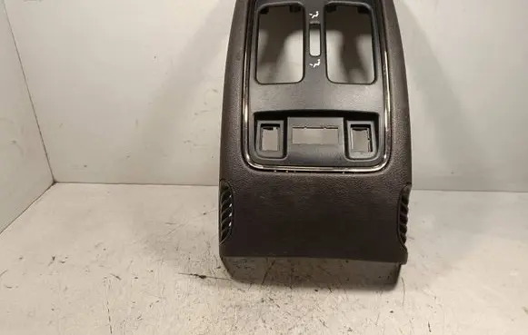 Rear air vent grill