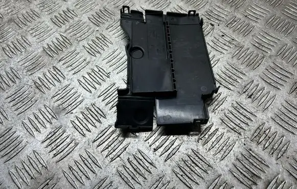 Volvo V40 Fuse box cover 31337533
