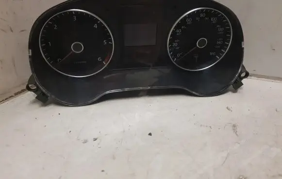 Volkswagen Jetta VI Speedometer (instrument cluster) 5C6920953A