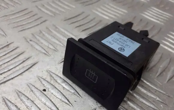 Volkswagen Golf IV Windscreen/window heater switch 1J0959621C