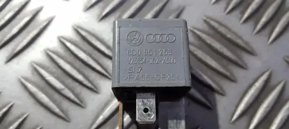 Audi A4 S4 B5 8D Other relay 8D0951253 v23134-j52-x300