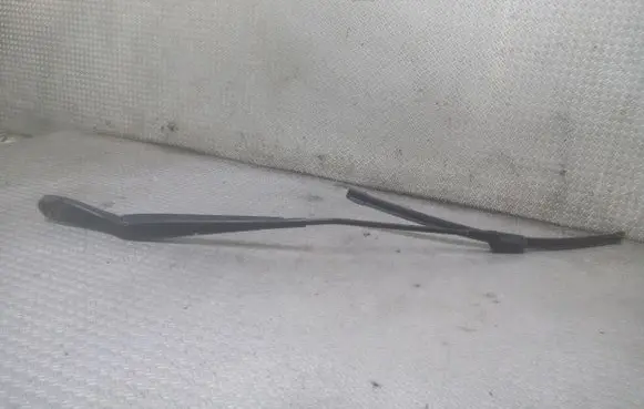 Volvo C30 Windshield/front glass wiper blade 8623160