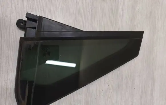 Audi Q2 - Rear vent window glass 81A845213C