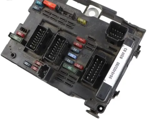 Peugeot 307 Fuse module 9646405280 25108521 BSMB3