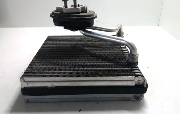 Volkswagen Caddy Air conditioning (A/C) radiator (interior) 1K0820679