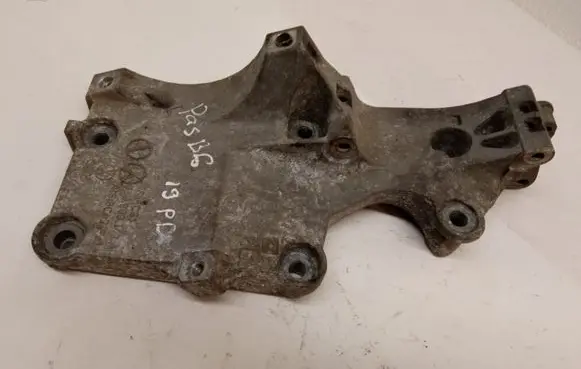 Volkswagen PASSAT B6 Generator/alternator bracket 036903143A