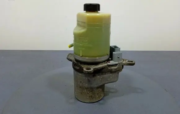 Ford Focus C-MAX Power steering pump 4M513K514CE