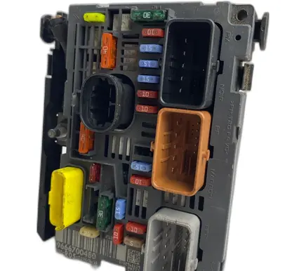 Peugeot 308 Fuse box set 9666700480 R05