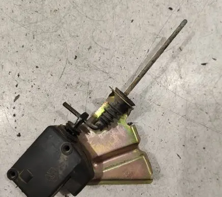 Fuel tank cap lock