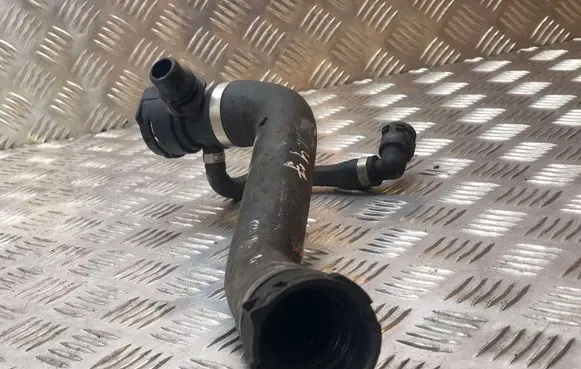 BMW 1 E81 E87 Engine coolant pipe/hose 7525641