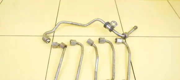 BMW 5 E60 E61 Fuel injector supply line/pipe N53B30A