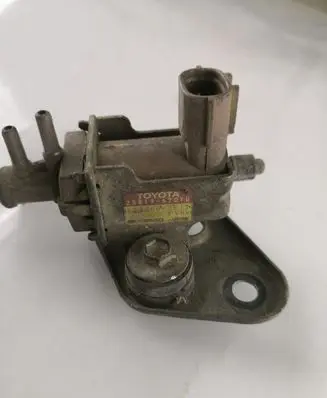 Toyota Land Cruiser (HDJ90) Valve vacuum 2581967010 1397000211
