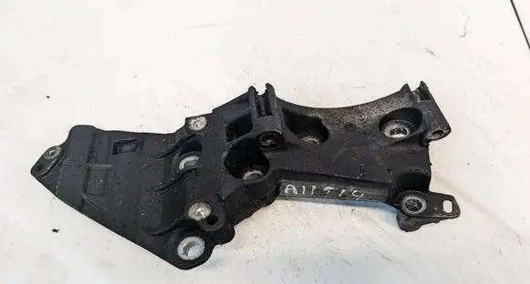 Nissan NV200 Engine mounting bracket