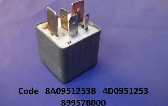 Audi A4 S4 B5 8D Fuel pump relay 8A0951253B 4D0951253