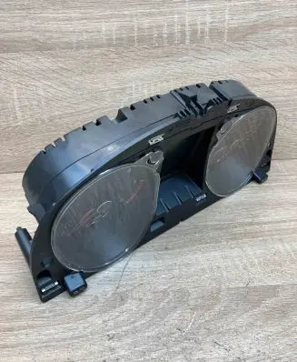 Volkswagen PASSAT B7 Speedometer (instrument cluster) 3AA920971A