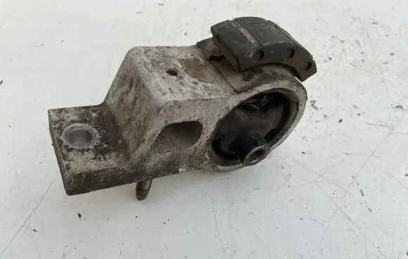 Toyota Corolla E90 Engine mount bracket 1236211100